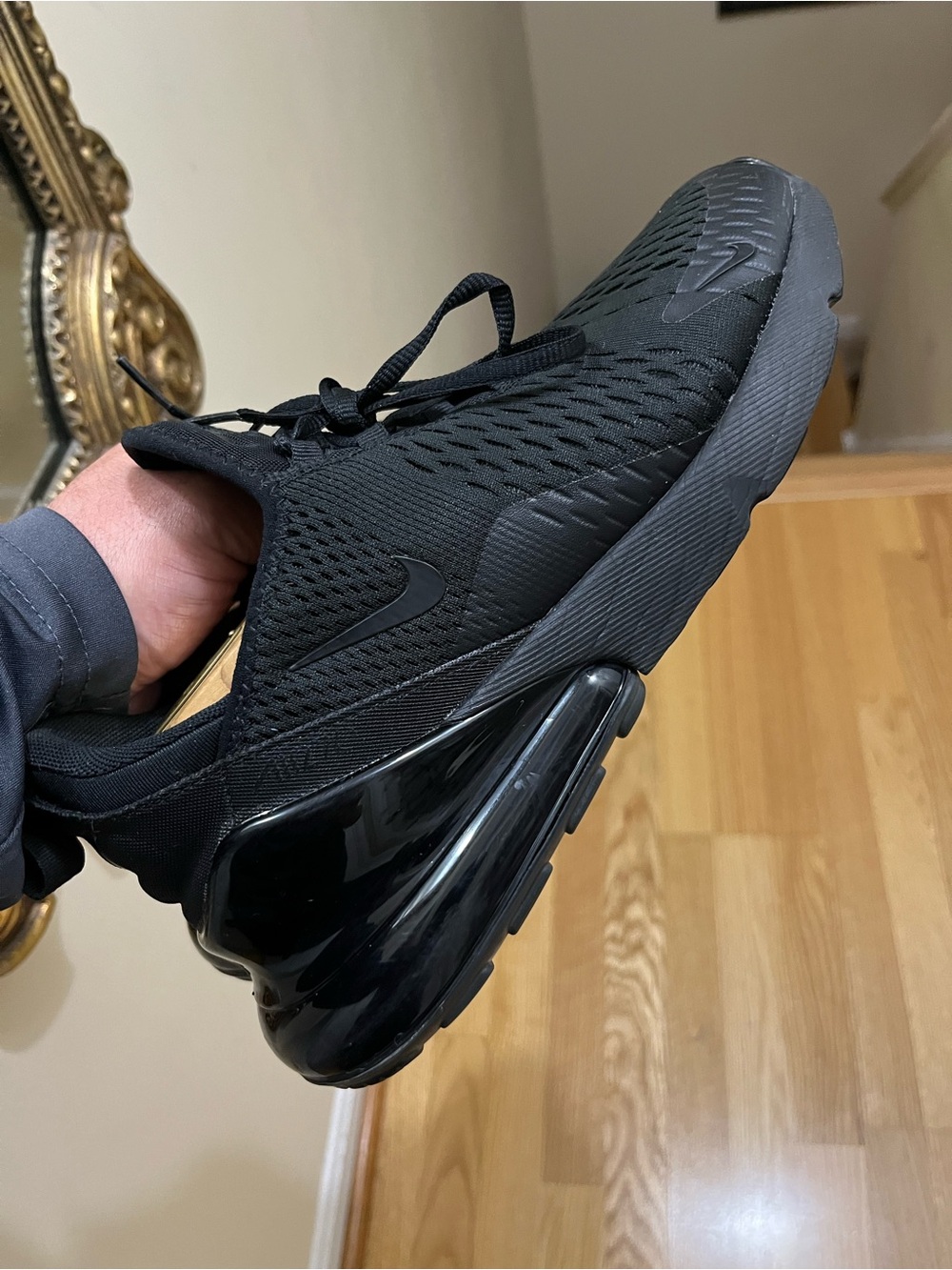 Nike AirMax 270
Streetwear/Lifestyle
Athletic Shoes
Size 8.5 Men/10 Women